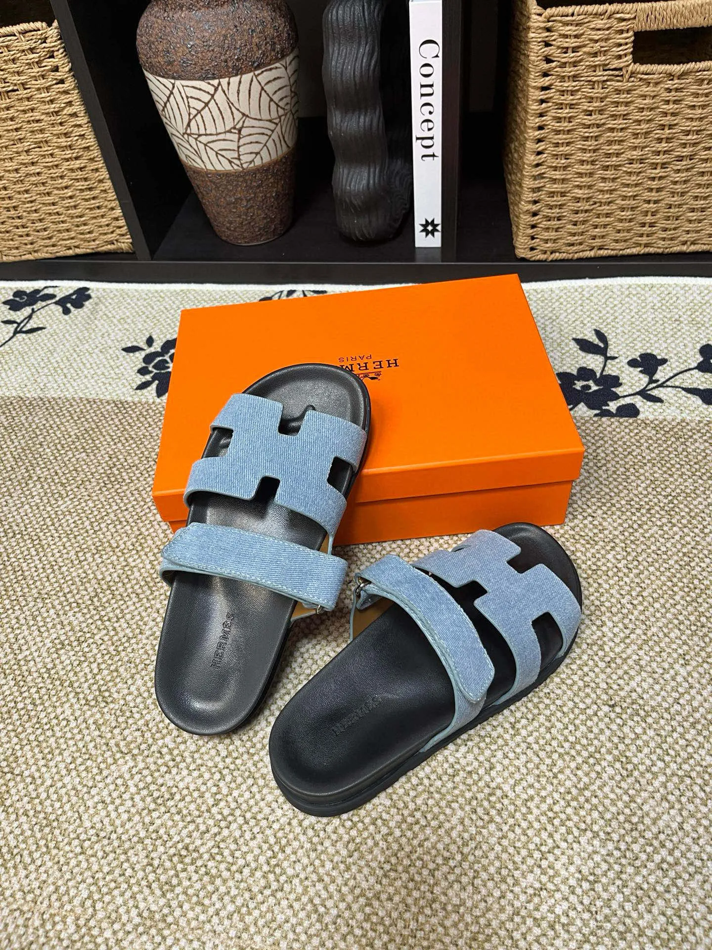 P300 Long-term stock Hermes men’s Kazimir slippers for couples - top quality woven calfskin functional sandals with intertwined uppers inspired by the “H” iconic pattern to create a casual look, perfect for summer. Imported cowhide + cowhide lining + TUP outsole Size: 35-46